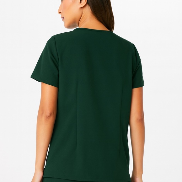 FIGS Casma Three-Pocket Scrub Top | British Racing Green | Modern V-Neck Top - Picture 4 of 5